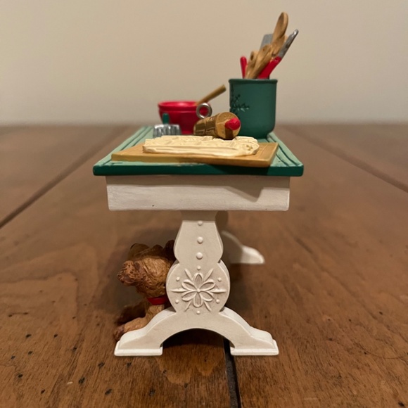 Hallmark Keepsake Mrs. Claus's Kitchen Table 2012 Limited Edition (REPAIRED) - Picture 9 of 14